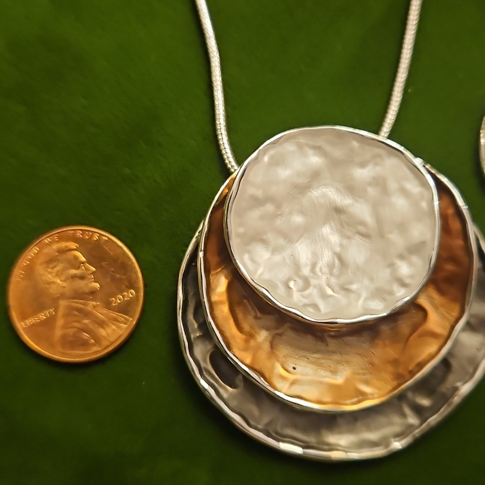 Multi-Tone Hammered Disc 15+2" Necklace and Earring Set Silver Gray & Gold - Picture 2 of 4